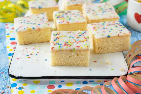 Bunte Fantaschnitten, ein einfaches Rezept für jeden Anlass. Perfekt für Kindergeburtstage oder Karneval.